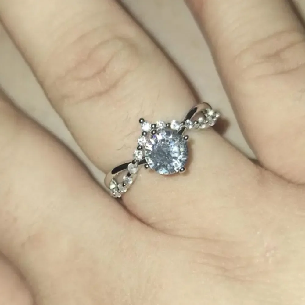 Elegant Simulated Diamonds  exquisitely Designed Women's Wedding Ring